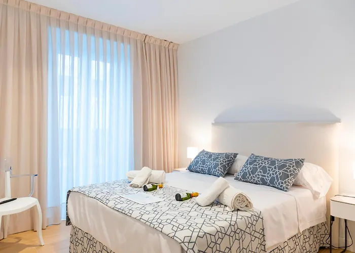 Olas Del Mar إِستيبونا