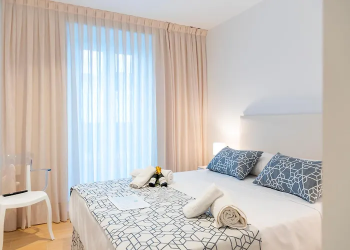 Olas Del Mar إِستيبونا